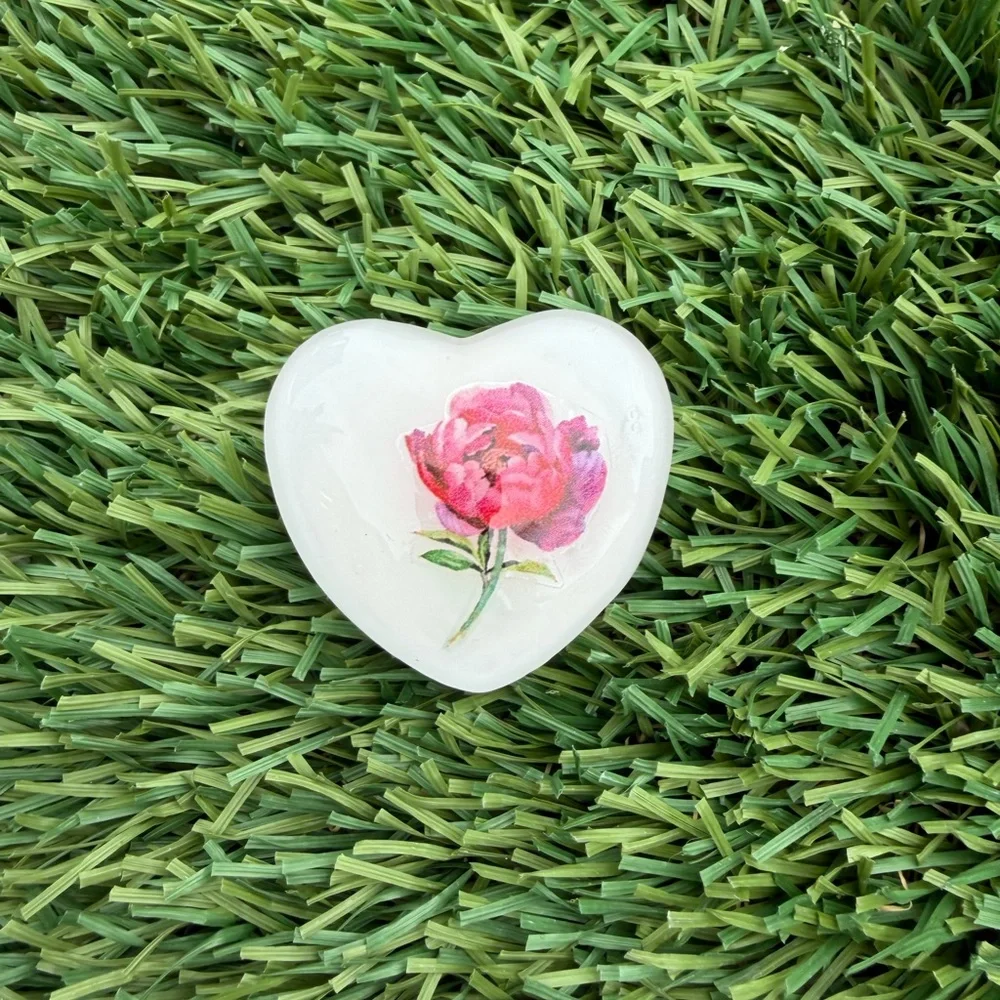 Heart-Shaped Phone Grip with Pink Rose Design